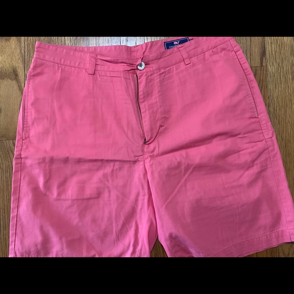 “Vineyard Vines” Men’s Salmon Club Short